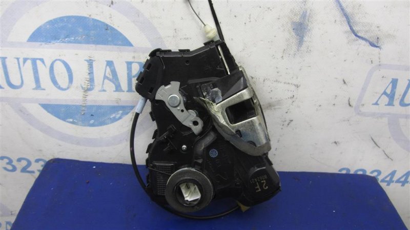 Замок двери передний левый COROLLA 150 06-13