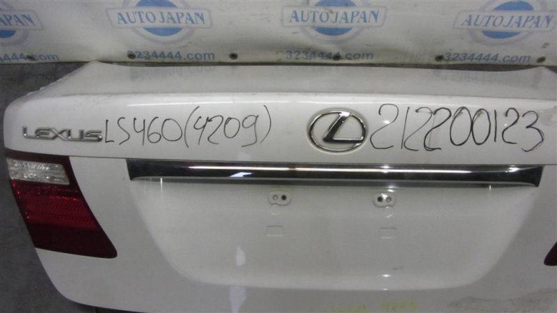 Крышка багажника LEXUS LS460 06-12 2007 Седан 4.6 64401-50290 Б/У