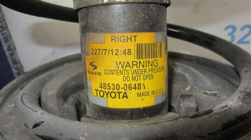 Амортизатор задний правый SOLARA 03-09 2008 MCV31 Кабриолет 3.3 3MZFE