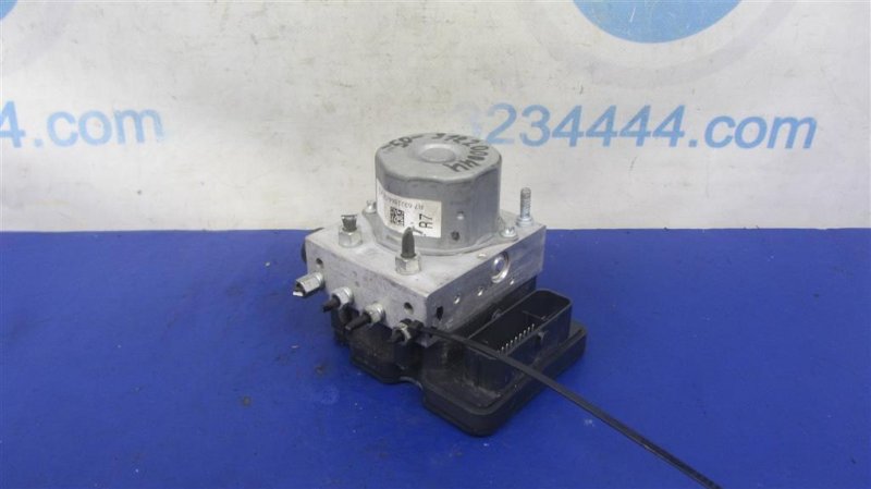 Блок ABS TOYOTA CAMRY 50 12-15