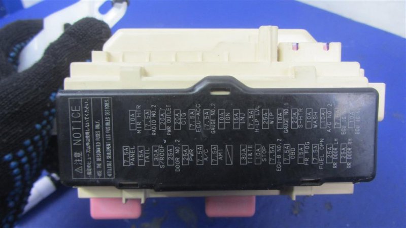 Блок предохранителей салон CAMRY 40 06-11 2008 AHV40 2.4 2AZFXE