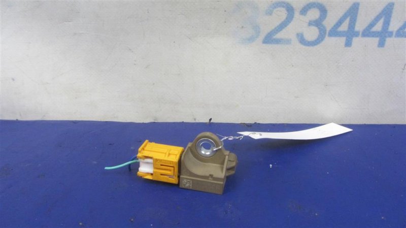 Запчасть датчик удара MAZDA 6 GJ 12- KD45-57-KC0 Б/У Датчик удара MAZDA 6 GJ 12- KD45-57-KC0 Б/У