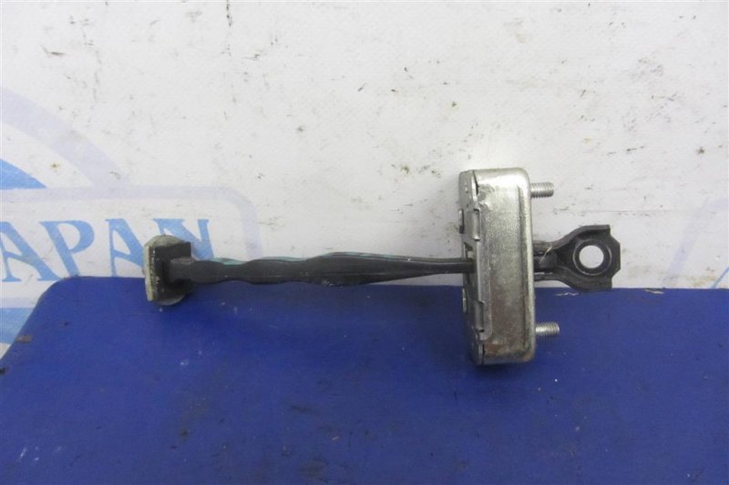 Ограничитель двери задний левый INFINITI Q50 15-20 82430-4GA0A Б/У