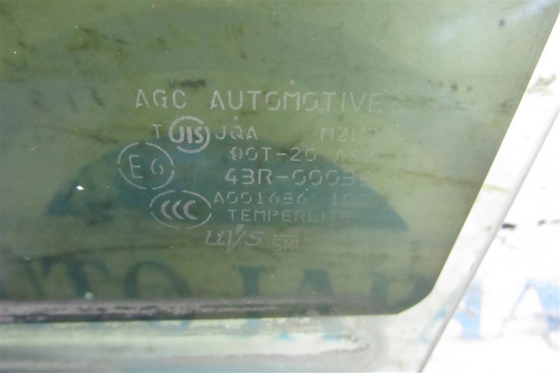 Стекло двери заднее левое INFINITI Q50 15-20