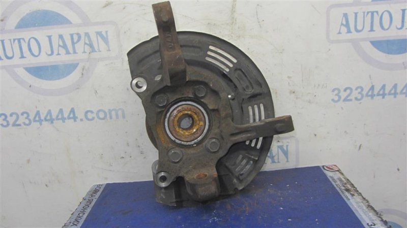 Кулак поворотный передний правый MITSUBISHI GALANT 03-12 Седан 2.4