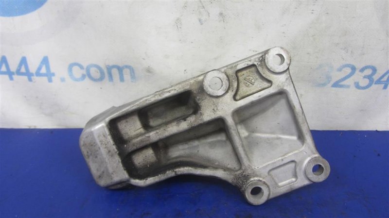 Кронштейн опоры двигателя правый INFINITI M35/M45 04-10 Седан 3.5 VQ35DE Кронштейн опоры двигателя правый INFINITI M35/M45 04-10 Седан 3.5 VQ35DE