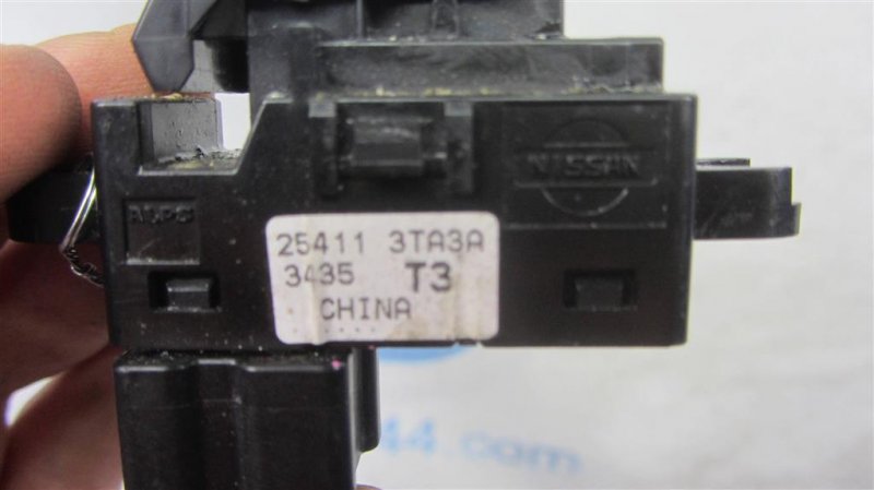 Кнопка стеклоподъемника ALTIMA L33 12-18 2016 L33 2.5