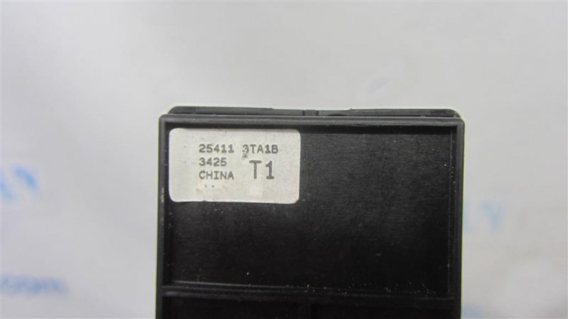 Кнопка стеклоподъемника передняя правая ALTIMA L33 12-18 2016 L33 2.5 Кнопка стеклоподъемника передняя правая ALTIMA L33 12-18 2016 L33 2.5