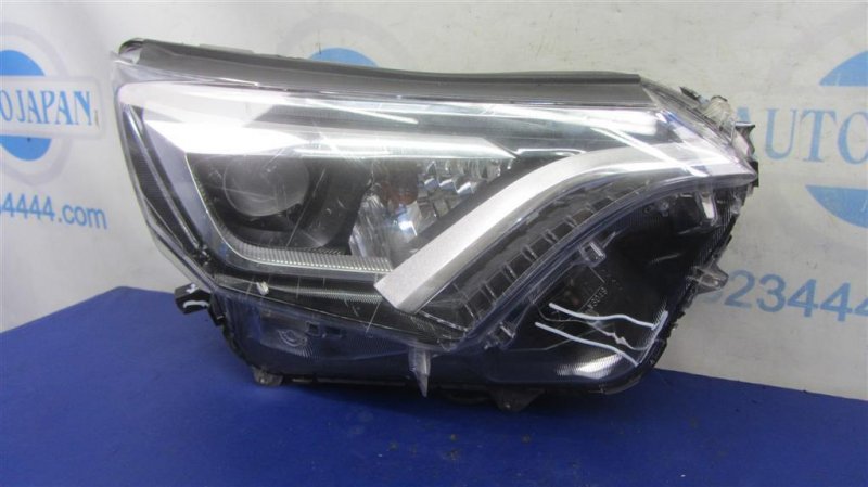 Запчасть фара передняя правая TOYOTA RAV4 13-19 811100R080 Б/У Фара передняя правая TOYOTA RAV4 13-19 811100R080 Б/У