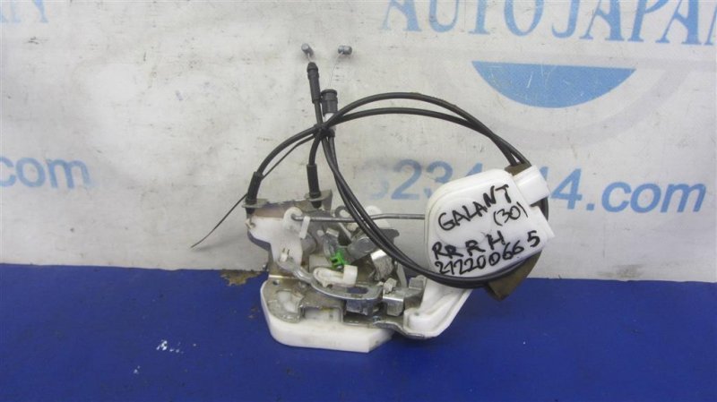 Замок двери задний правый MITSUBISHI GALANT 03-12 5745A106 Б/У