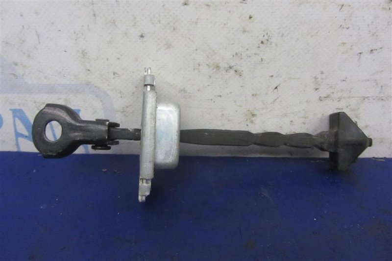 Ограничитель двери задний левый MAZDA 3 BL 09-13 2013 Седан 2.0 BBM472270B Б/У