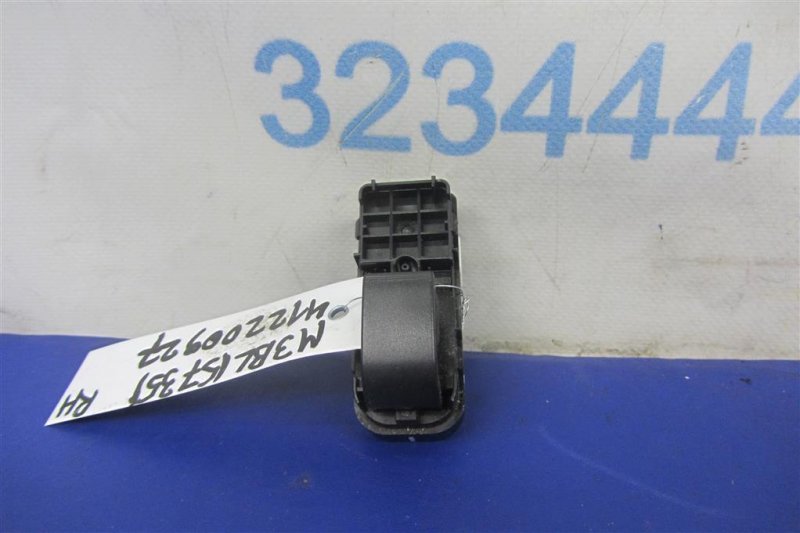 Запчасть кнопка стеклоподъемника MAZDA 3 BL 09-13 2013 Седан 2.0 BBM2-66-370 Б/У Кнопка стеклоподъемника MAZDA 3 BL 09-13 2013 Седан 2.0 BBM2-66-370 Б/У