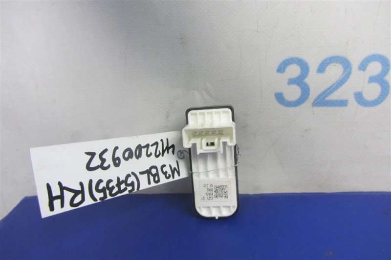 Кнопка стеклоподъемника MAZDA 3 BL 09-13 Седан 2.0 Кнопка стеклоподъемника MAZDA 3 BL 09-13 Седан 2.0