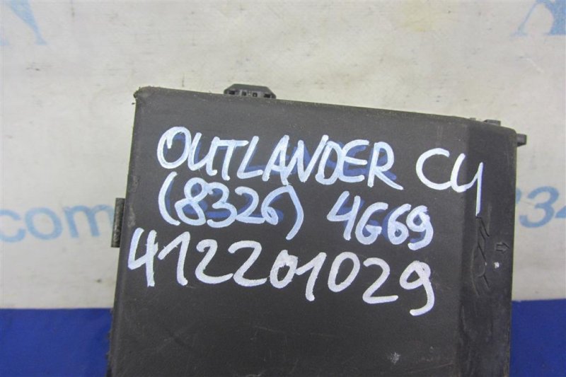 Блок предохранителей моторный отсек MITSUBISHI OUTLANDER 03-07 Внедорожник 2.4