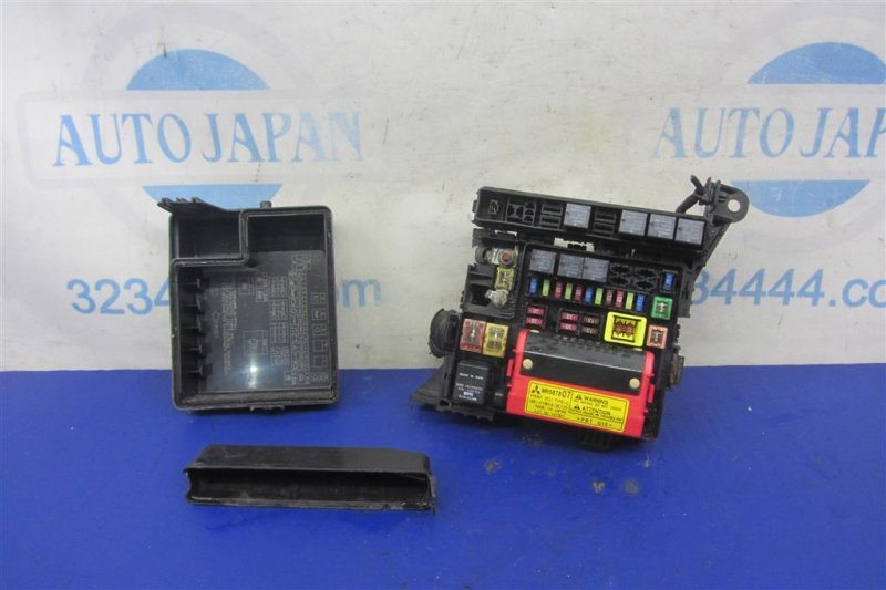 Блок предохранителей моторный отсек MITSUBISHI OUTLANDER 03-07 2005 Внедорожник 2.4 MR965734 Б/У