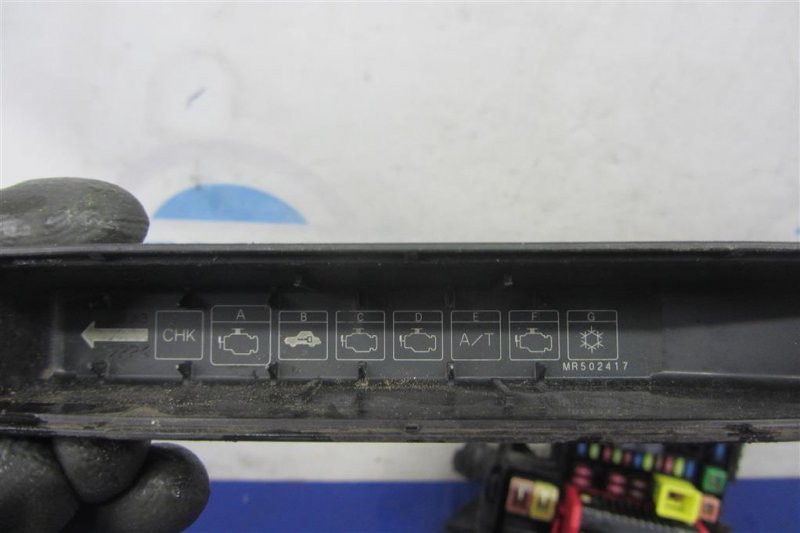 Блок предохранителей моторный отсек OUTLANDER 03-07 2005 Внедорожник 2.4