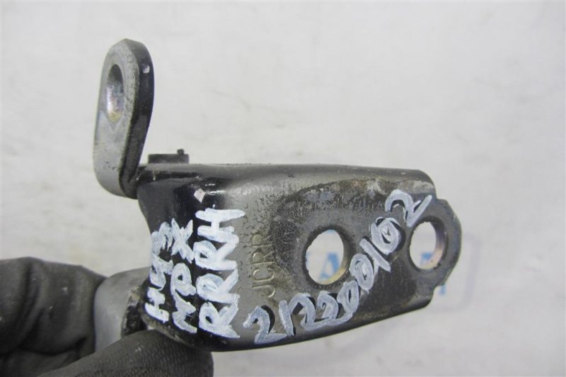 Петля двери нижняя задняя правая MDX (YD2) 06-13 YD2