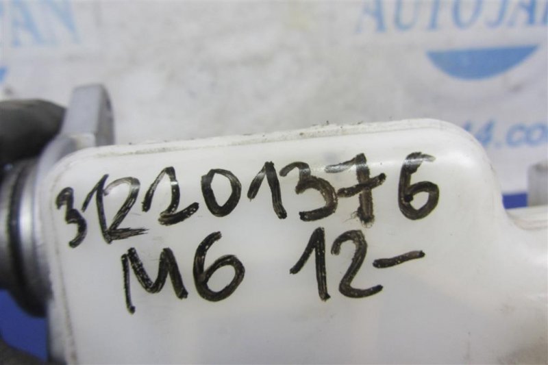 Главный тормозной цилиндр 6 GJ 12-