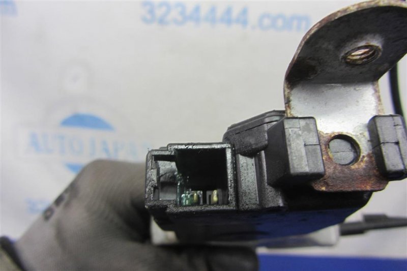 Замок двери задний левый TRIBECA B9 05-07