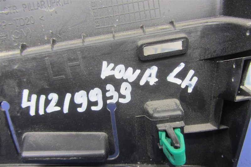 Накладка на стойку кузова левая KONA OS 17-23