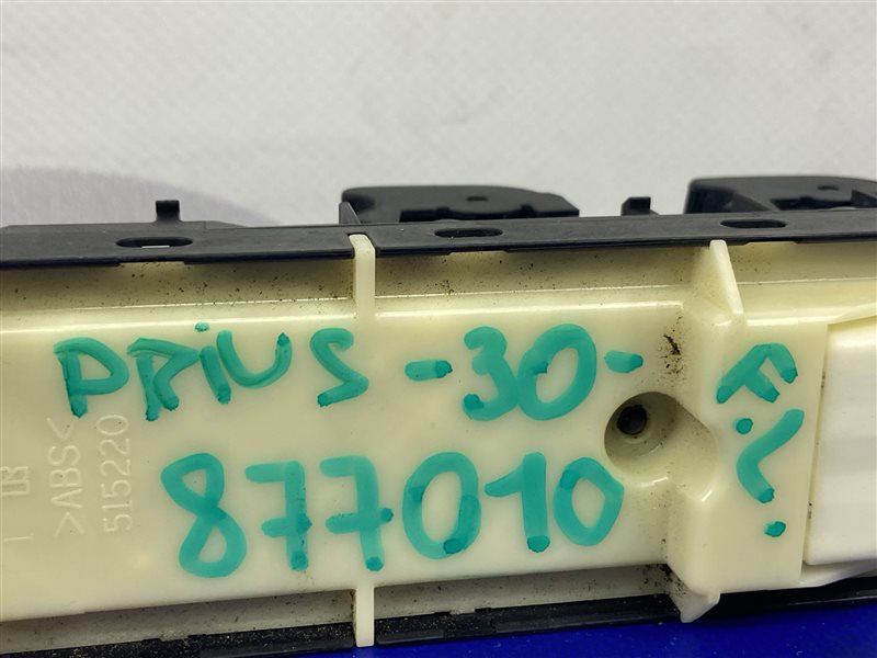 Блок управления стеклоподъемниками передний левый PRIUS - 30 09-17