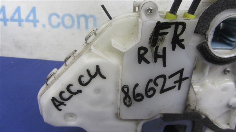 Замок двери передний правый ACCORD CU8 / TSX 08-14