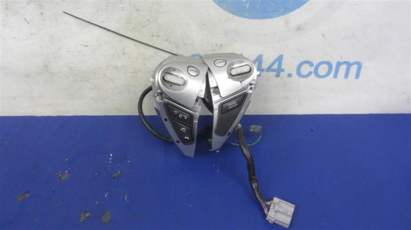 Кнопки на руль NISSAN JUKE 10-19 25550-1KA1A Б/У