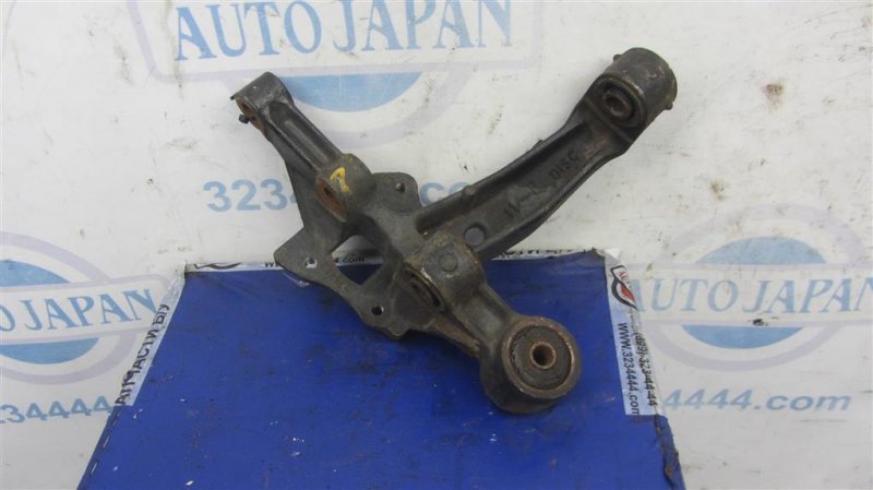 Цапфа задняя правая TOYOTA CAMRY 40 06-11