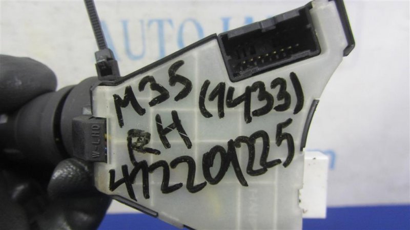 Подрулевой переключатель правый M35/M45 04-10 2006 Седан 3.5 VQ35DE Подрулевой переключатель правый M35/M45 04-10 2006 Седан 3.5 VQ35DE