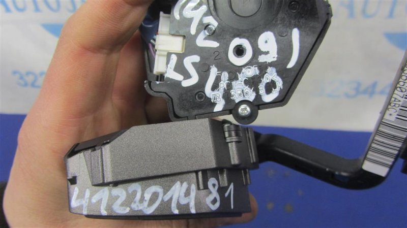 Кнопки на руль LS460 06-12 2007 Седан 4.6