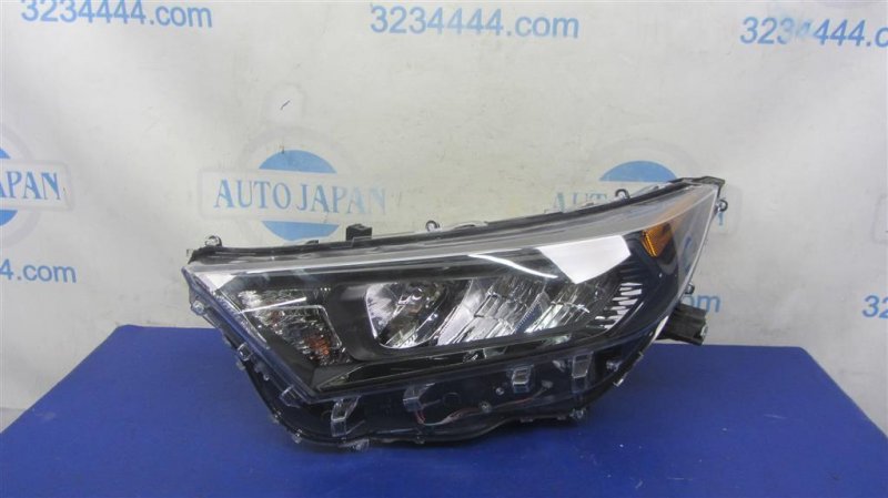 Запчасть фара передняя левая TOYOTA RAV4 18- 81170-42810 Б/У Фара передняя левая TOYOTA RAV4 18- 81170-42810 Б/У