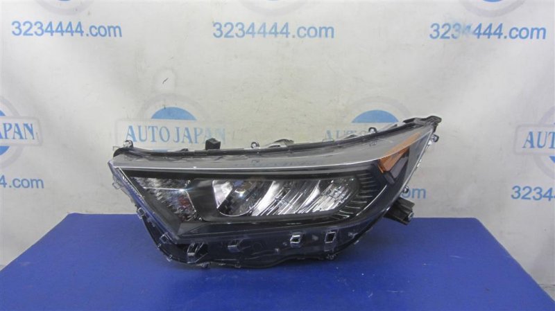 Запчасть фара передняя левая TOYOTA RAV4 18- 81170-42810 Б/У Фара передняя левая TOYOTA RAV4 18- 81170-42810 Б/У