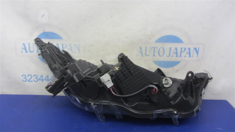 Фара передняя левая RAV4 18- Фара передняя левая RAV4 18-