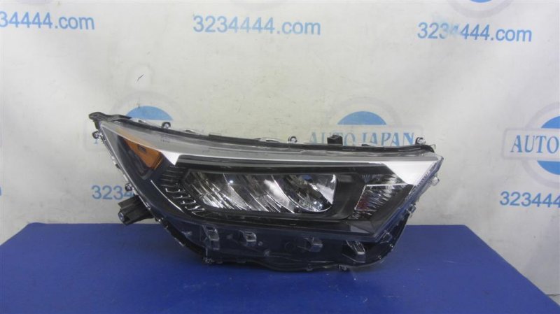 Запчасть фара передняя правая TOYOTA RAV4 18- 81130-42810 Б/У Фара передняя правая TOYOTA RAV4 18- 81130-42810 Б/У