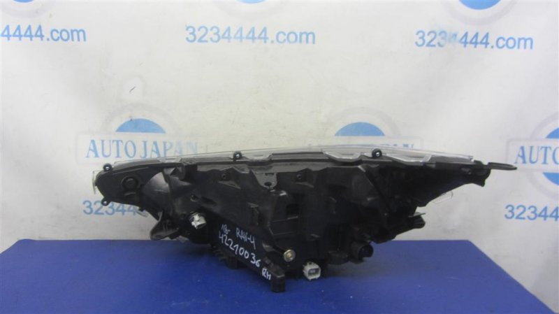 Фара передняя правая TOYOTA RAV4 18- Фара передняя правая TOYOTA RAV4 18-