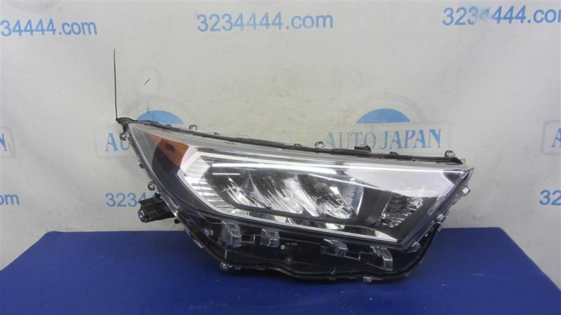 Фара передняя правая TOYOTA RAV4 18- 81130-42810 Б/У
