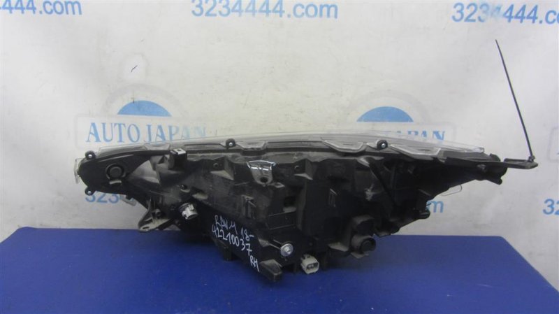 Фара передняя правая TOYOTA RAV4 18-