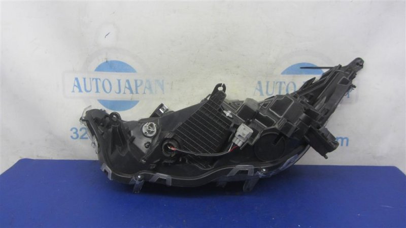 Фара передняя правая RAV4 18-