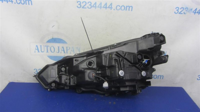 Фара передняя правая LEXUS UX 200 18- Фара передняя правая LEXUS UX 200 18-