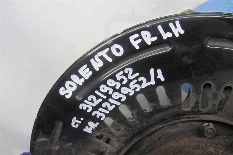 Кулак поворотный передний левый SORENTO UM 14-