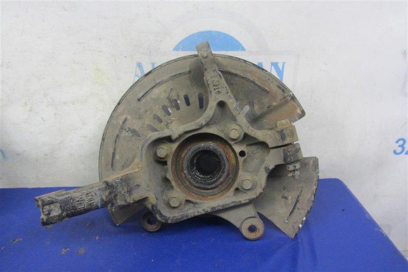 Кулак поворотный передний правый KIA SORENTO UM 14-