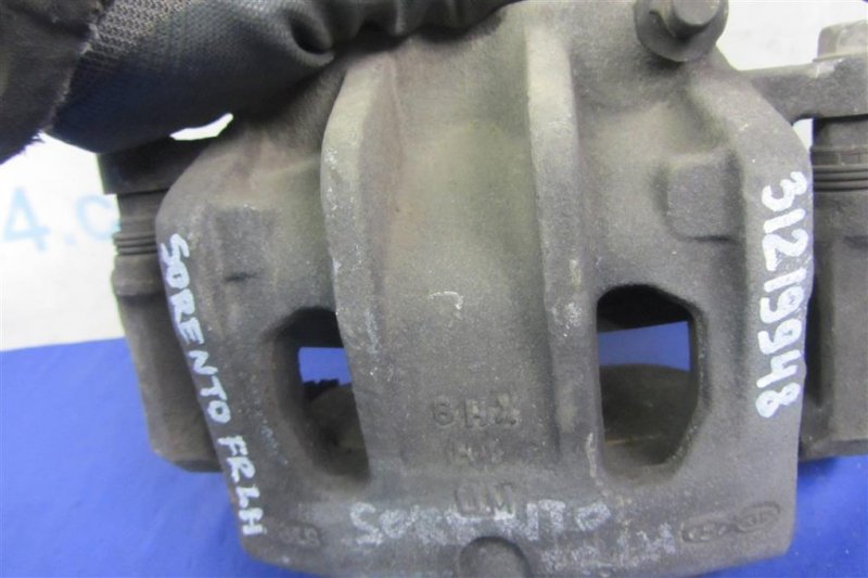 Суппорт тормозной передний левый SORENTO UM 14-