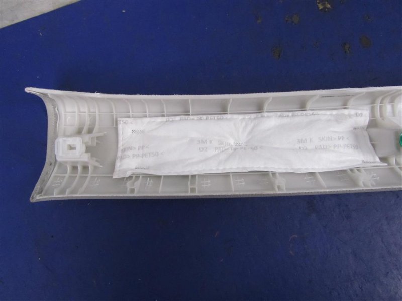 Накладка стойки лобового стекла SORENTO UM 14-