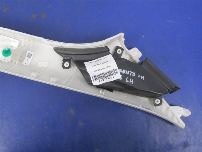 Накладка стойки лобового стекла SORENTO UM 14-