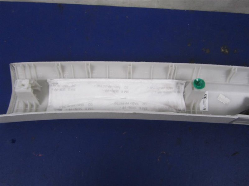 Накладка стойки лобового стекла SORENTO UM 14-