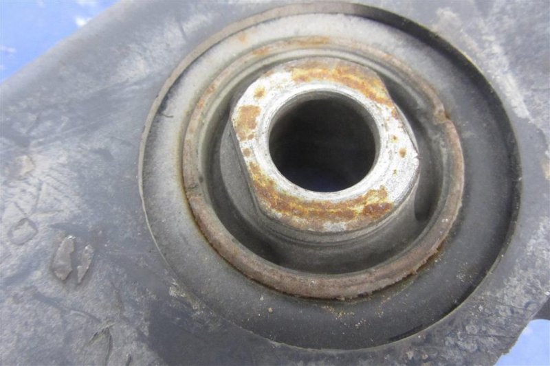 Рычаг задней подвески поперечный нижний задний правый ALTIMA L33 12-18 L33