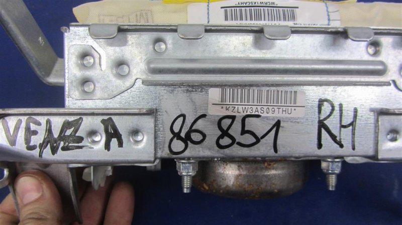 Подушка безопасности пассажира VENZA 09-16