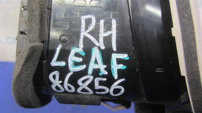 Дефлектор воздушный правый LEAF 10-17
