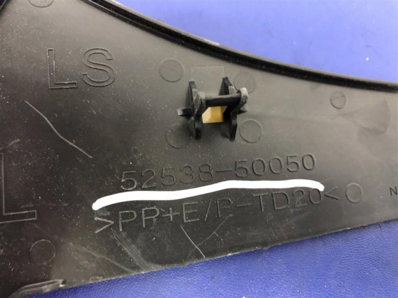 Кронштейн переднего бампера передний левый LS500 18-