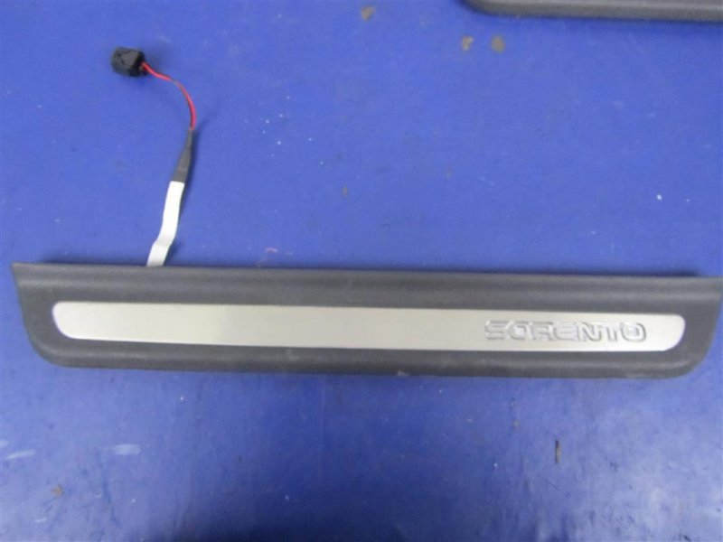 Накладка порога внутрення KIA SORENTO UM 14- Накладка порога внутрення KIA SORENTO UM 14-